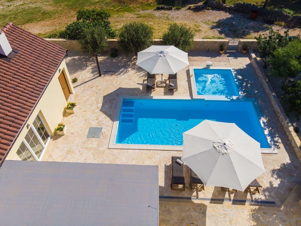 Villa San Antonio — Exterior & Pool