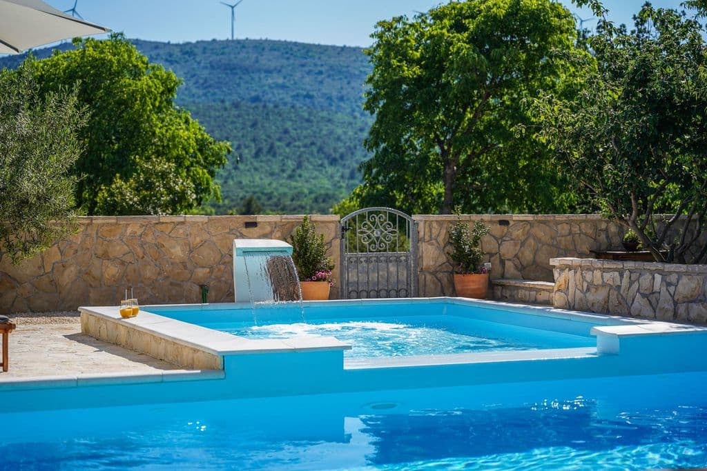 Villa San Antonio — Exterior & Pool