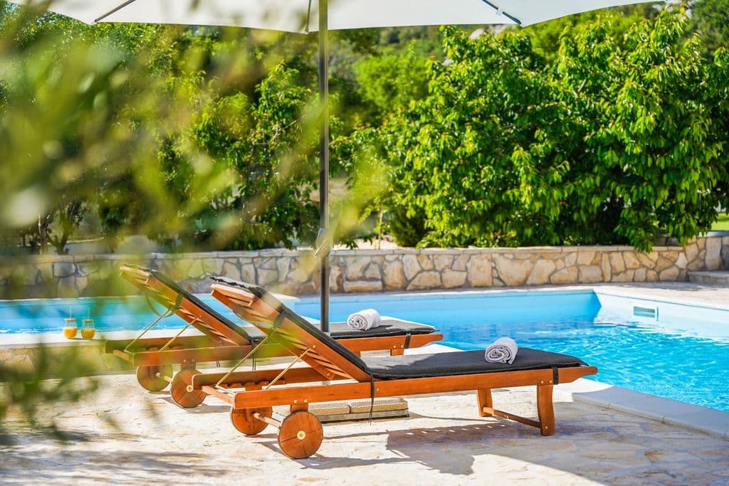 Villa San Antonio — Exterior & Pool