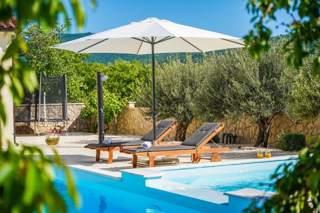 Villa San Antonio — Exterior & Pool