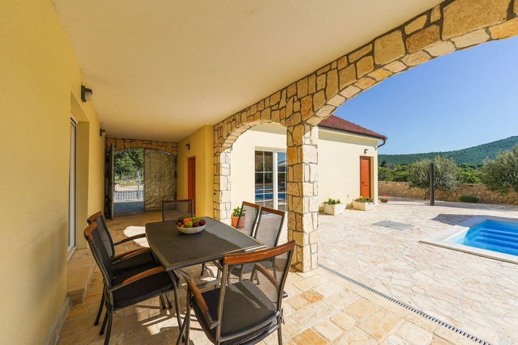Villa San Antonio — Exterior & Pool