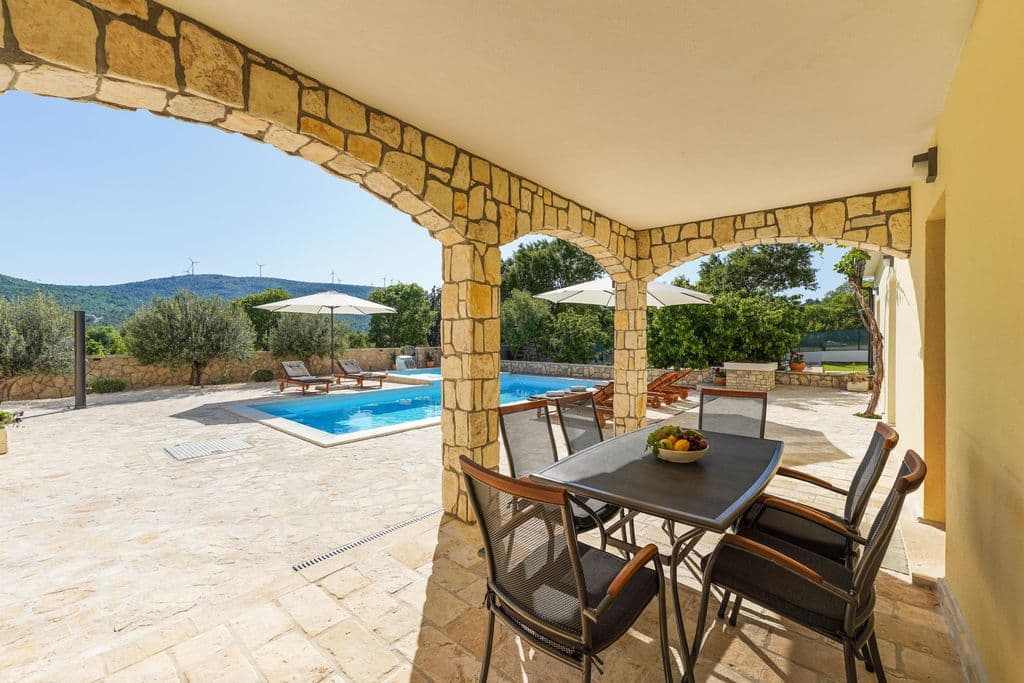 Villa San Antonio — Exterior & Pool