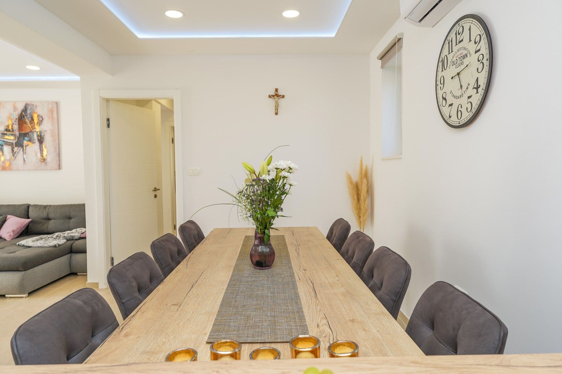 Kitchen & Dining