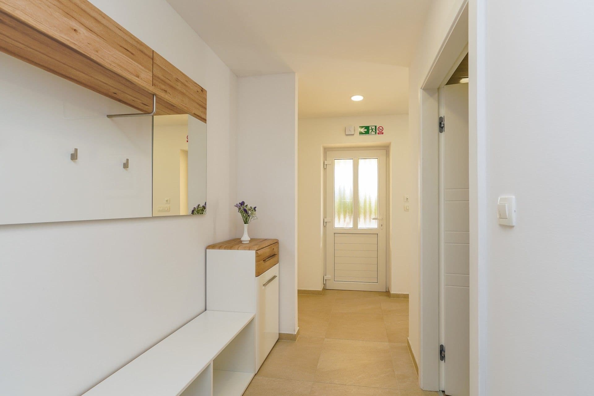 Kitchen & Dining