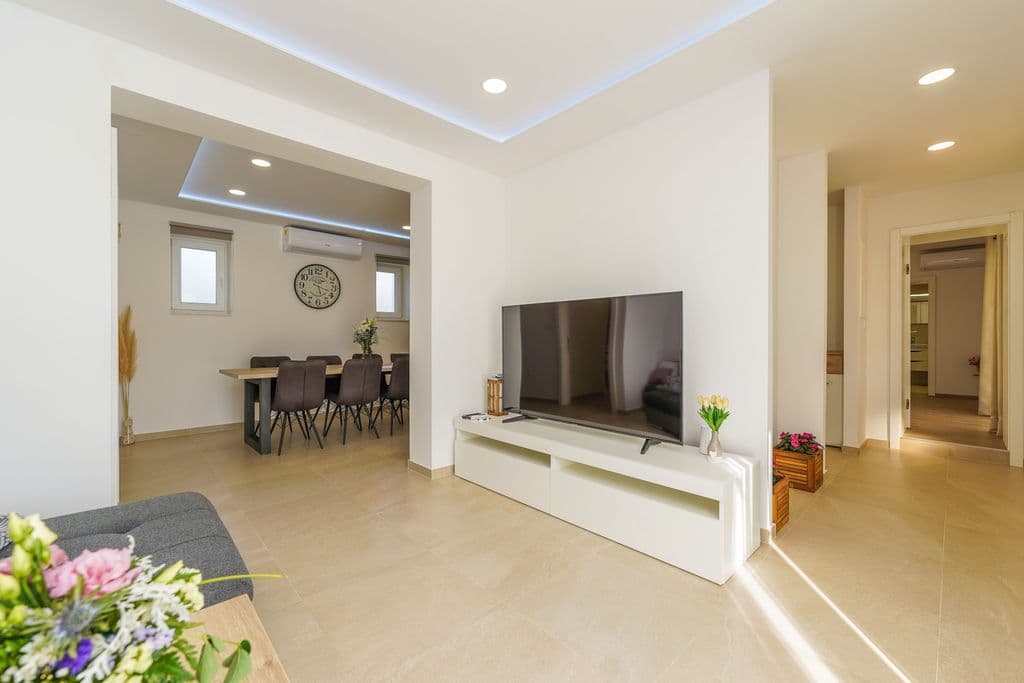 Villa San Antonio — Interior & Bedrooms