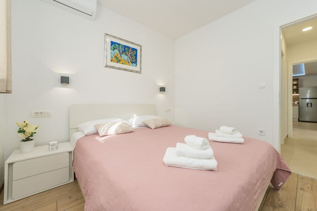 Villa San Antonio — Interior & Bedrooms