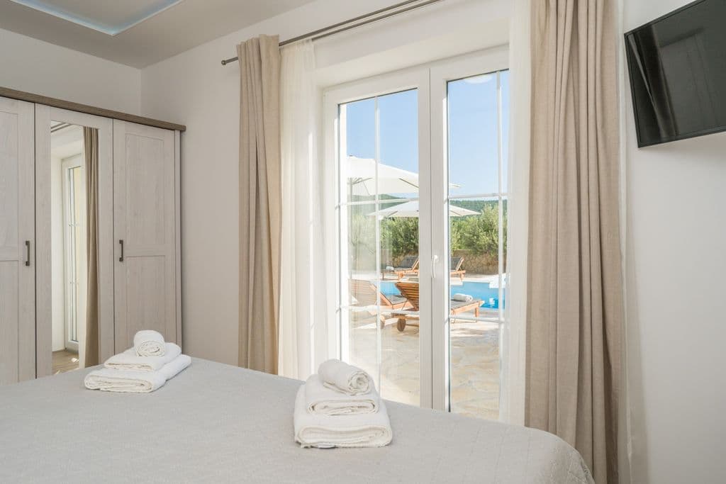 Villa San Antonio — Interior & Bedrooms