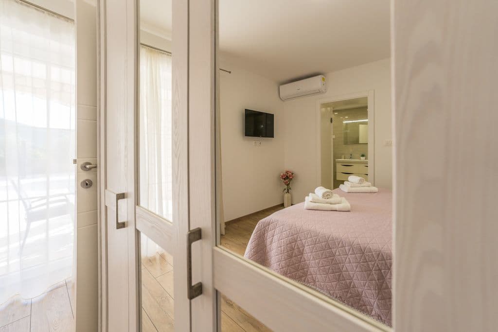 Villa San Antonio — Interior & Bedrooms