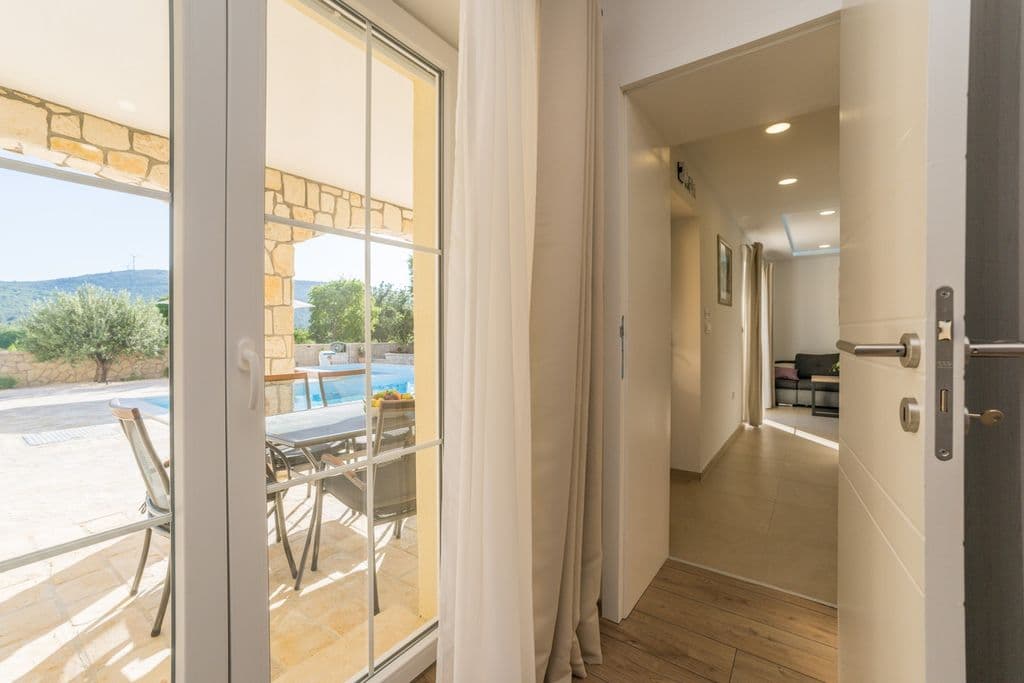 Villa San Antonio — Interior & Bedrooms