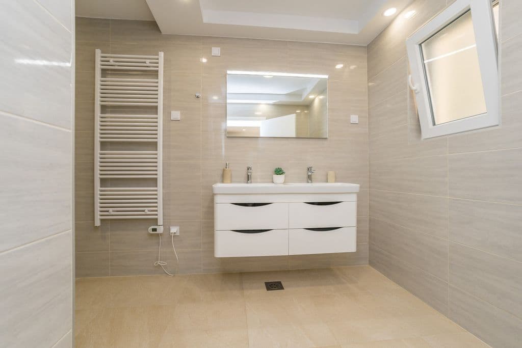Villa San Antonio — Interior & Bedrooms