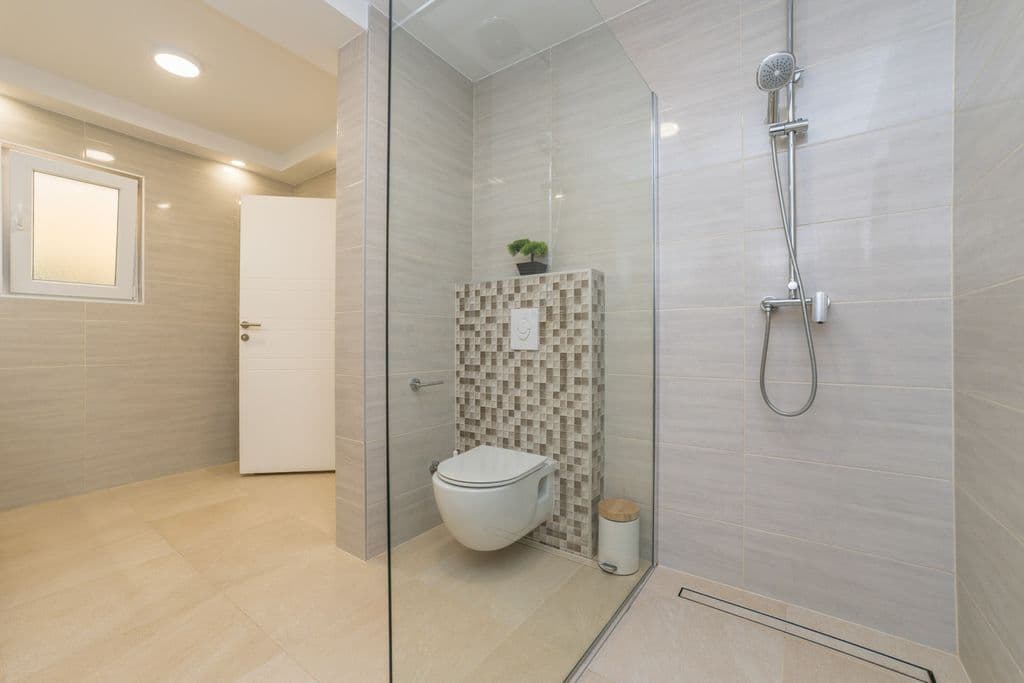 Villa San Antonio — Interior & Bedrooms
