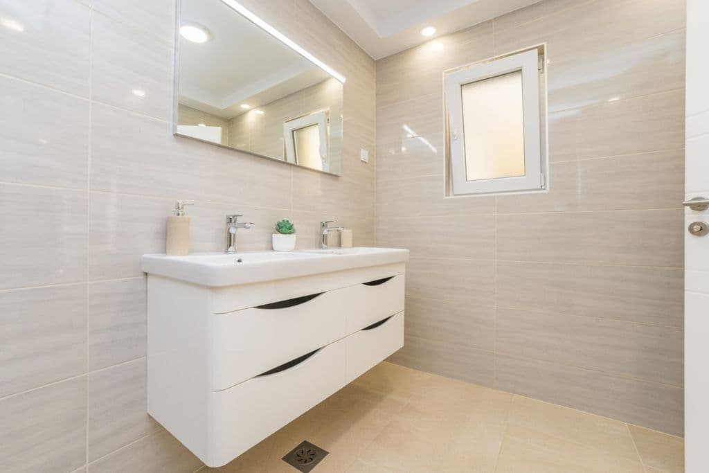 Villa San Antonio — Interior & Bedrooms