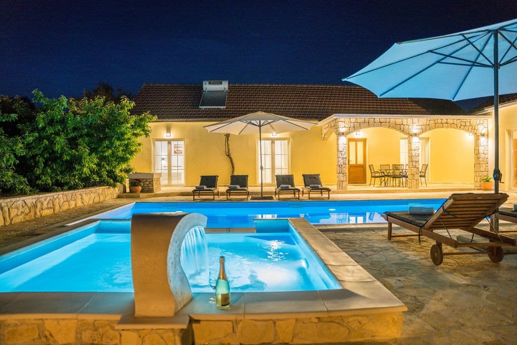 Villa San Antonio — Karst & Sunset Views