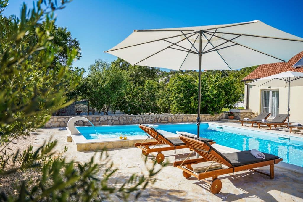 Villa San Antonio — Karst & Sunset Views