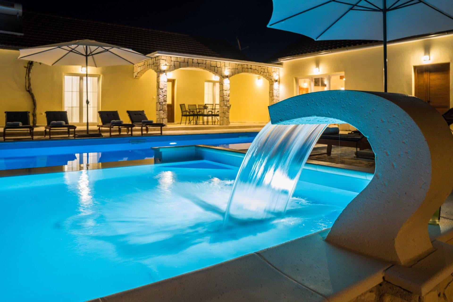 Villa San Antonio — Karst & Sunset Views
